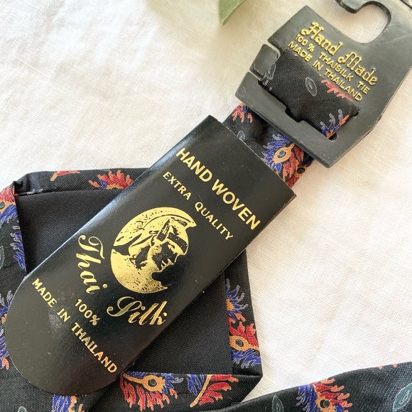 Silk Feather Pattern Tie - Picture 5 of 8